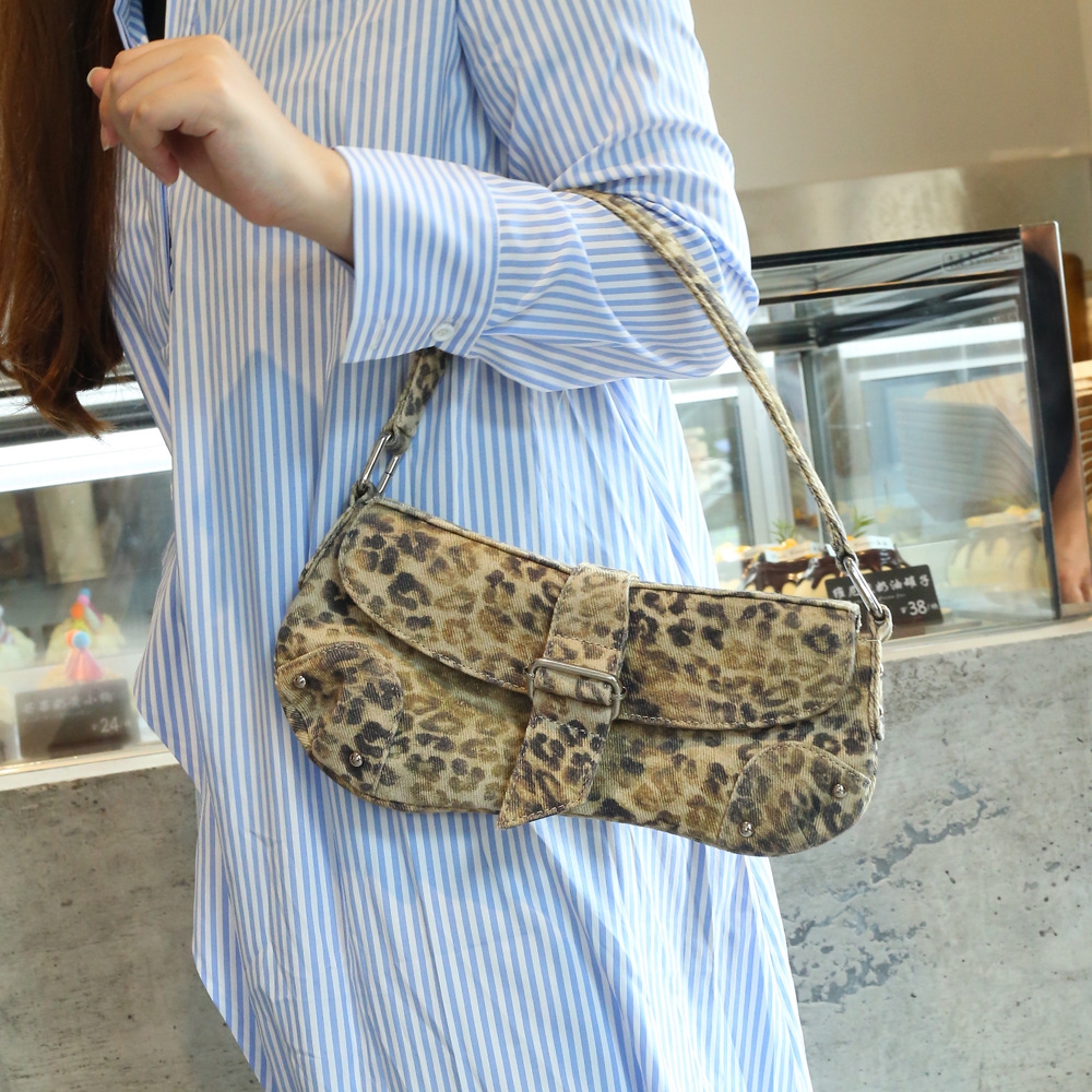 Distressed Canvas Leopard Stri - Saddle Bag Distressed ulasan dan harga